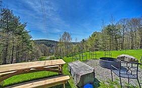 Cozy Hillside Retreat With Bbq, Fire Pit, And Trails!